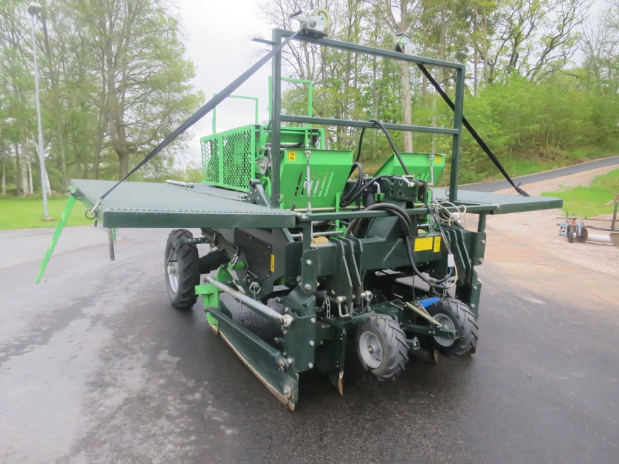 5157 Miedema Structural belt planter for bed