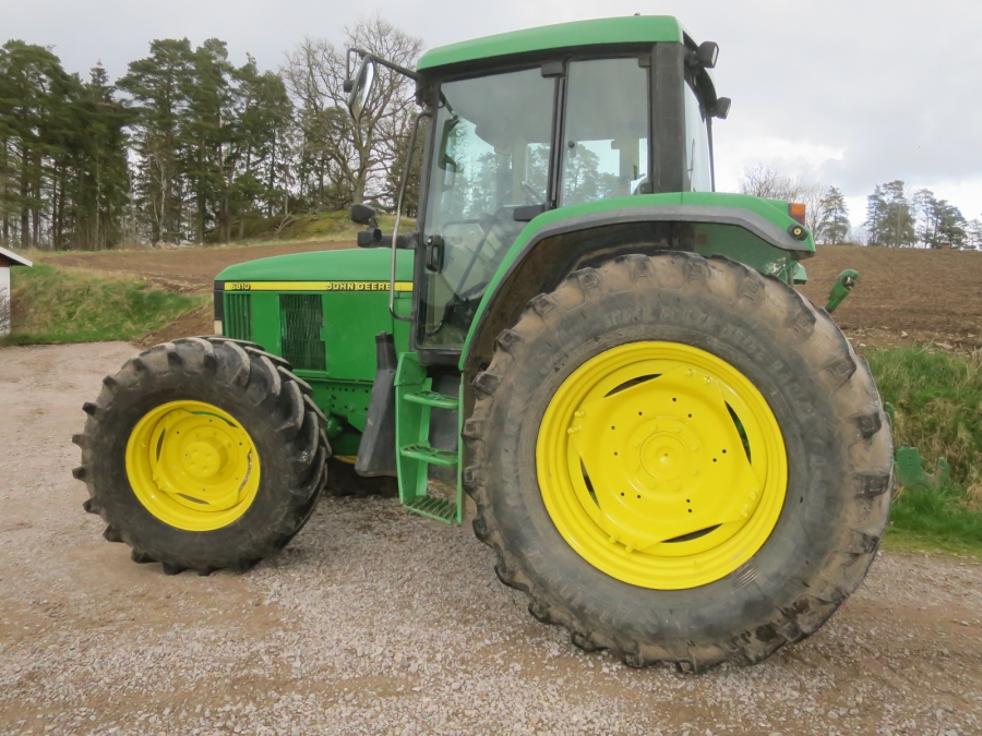 5165 John Deere 6810 tractor