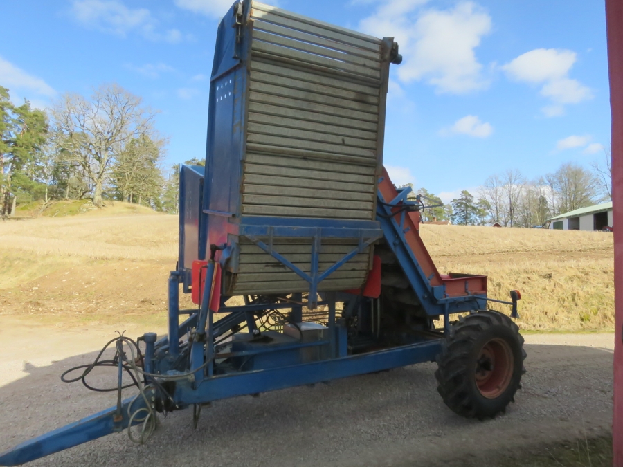 5181 Asa-lift carrot harvester T-100 single row with bunker