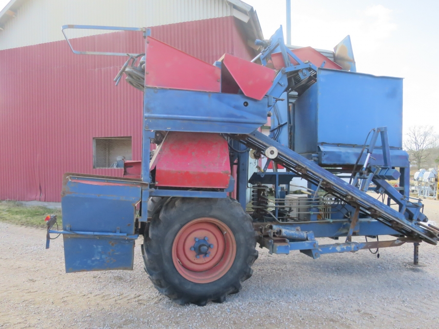 5181 Asa-lift carrot harvester T-100 single row with bunker
