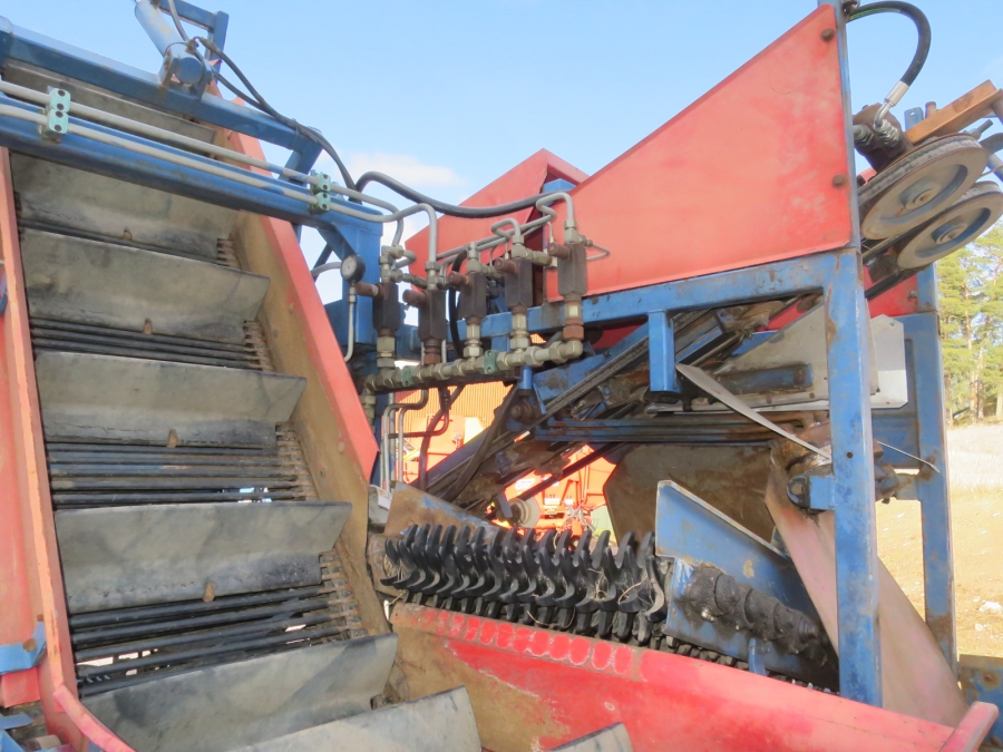 5181 Asa-lift carrot harvester T-100 single row with bunker