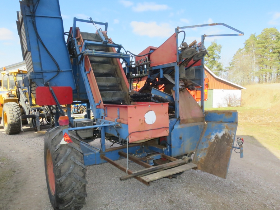 5181 Asa-lift carrot harvester T-100 single row with bunker