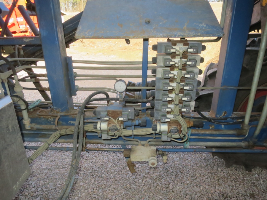5181 Asa-lift carrot harvester T-100 single row with bunker