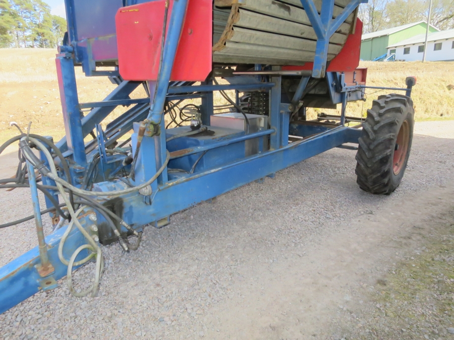 5181 Asa-lift carrot harvester T-100 single row with bunker