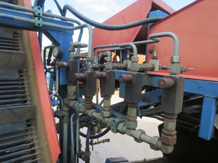 5181 Asa-lift carrot harvester T-100 single row with bunker