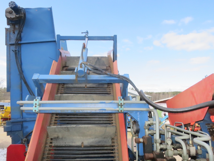 5181 Asa-lift carrot harvester T-100 single row with bunker