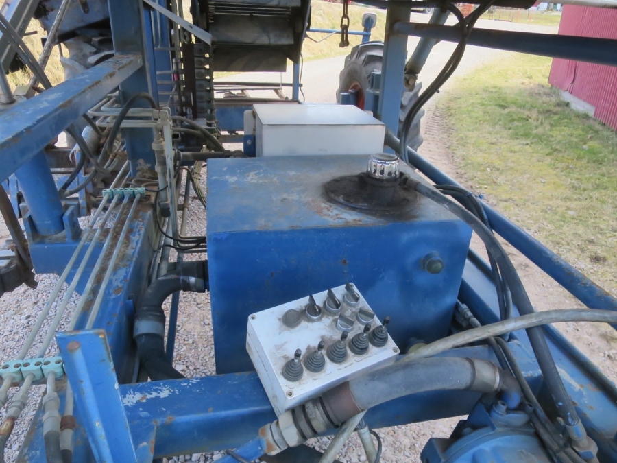 5181 Asa-lift carrot harvester T-100 single row with bunker