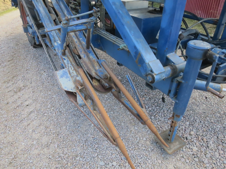 5181 Asa-lift carrot harvester T-100 single row with bunker