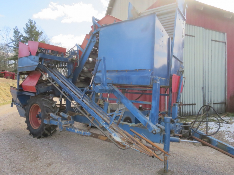 5181 Asa-lift carrot harvester T-100 single row with bunker
