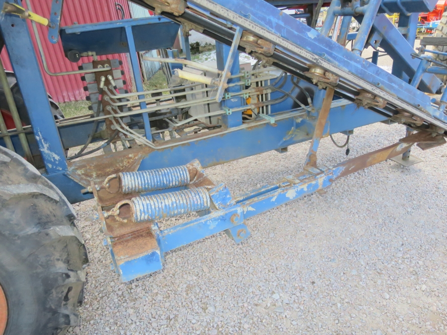 5181 Asa-lift carrot harvester T-100 single row with bunker