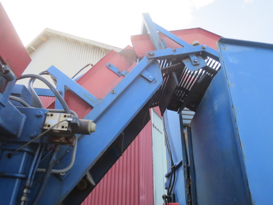 5181 Asa-lift carrot harvester T-100 single row with bunker