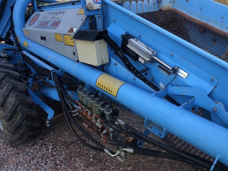 5195 Standen Pearson potato harvester 2 row with elevator