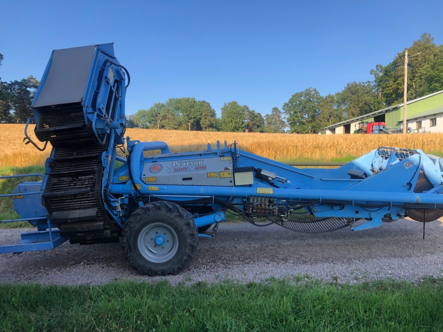 5195 Standen Pearson potato harvester 2 row with elevator