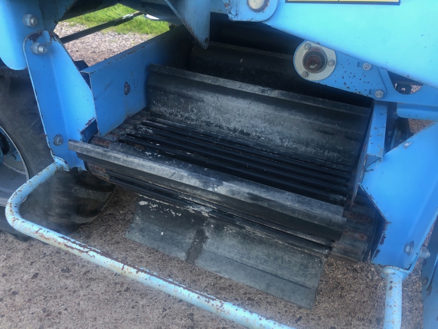 5195 Standen Pearson potato harvester 2 row with elevator