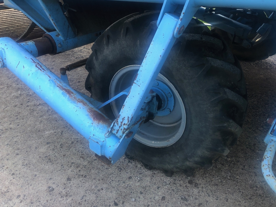 5195 Standen Pearson potato harvester 2 row with elevator