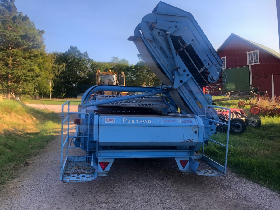 5195 Standen Pearson potato harvester 2 row with elevator