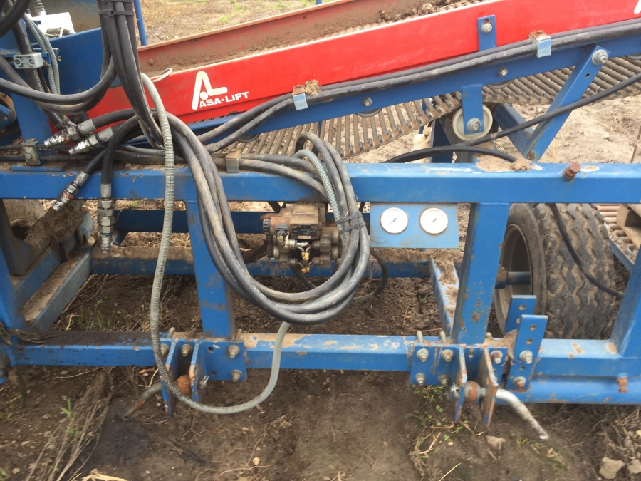 5197 Asa-Lift Combi 1000 carrot harvester