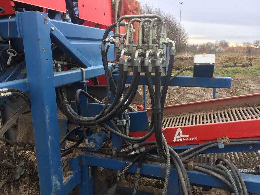 5197 Asa-Lift Combi 1000 carrot harvester