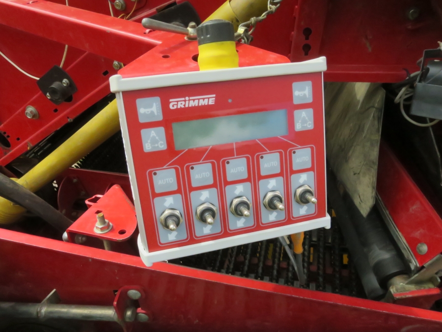 5204 Grimme SE85-55 potato harvester