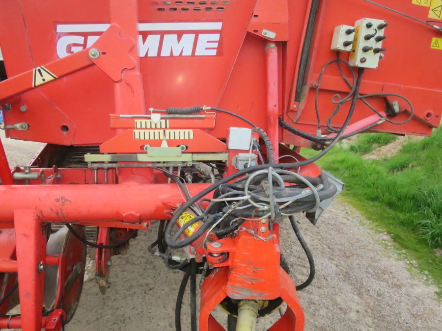 5208 Grimme SE75-30 potato harvester