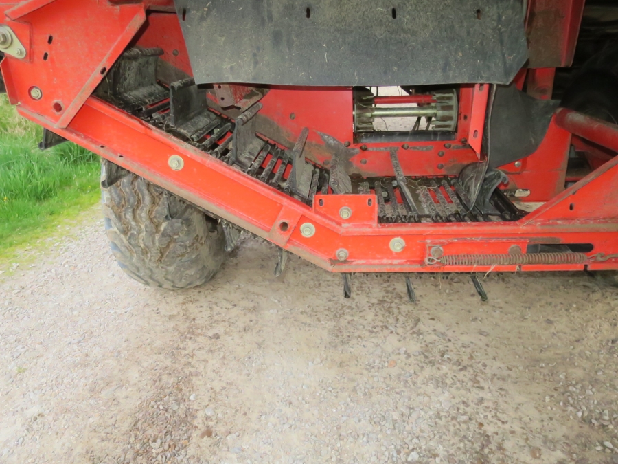 5208 Grimme SE75-30 potato harvester