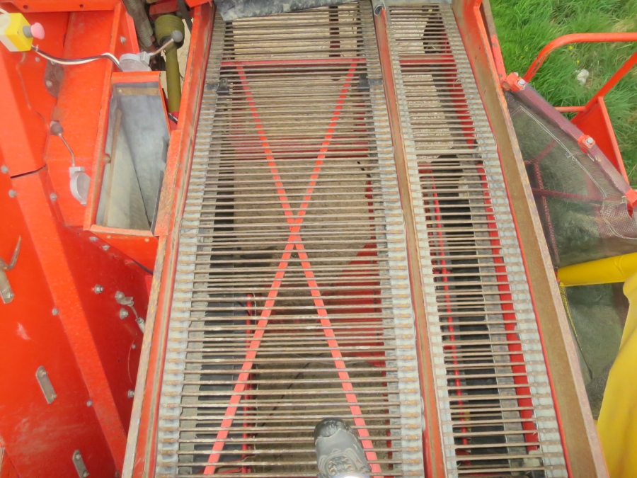5209 Grimme SE 75-30 potato harvester