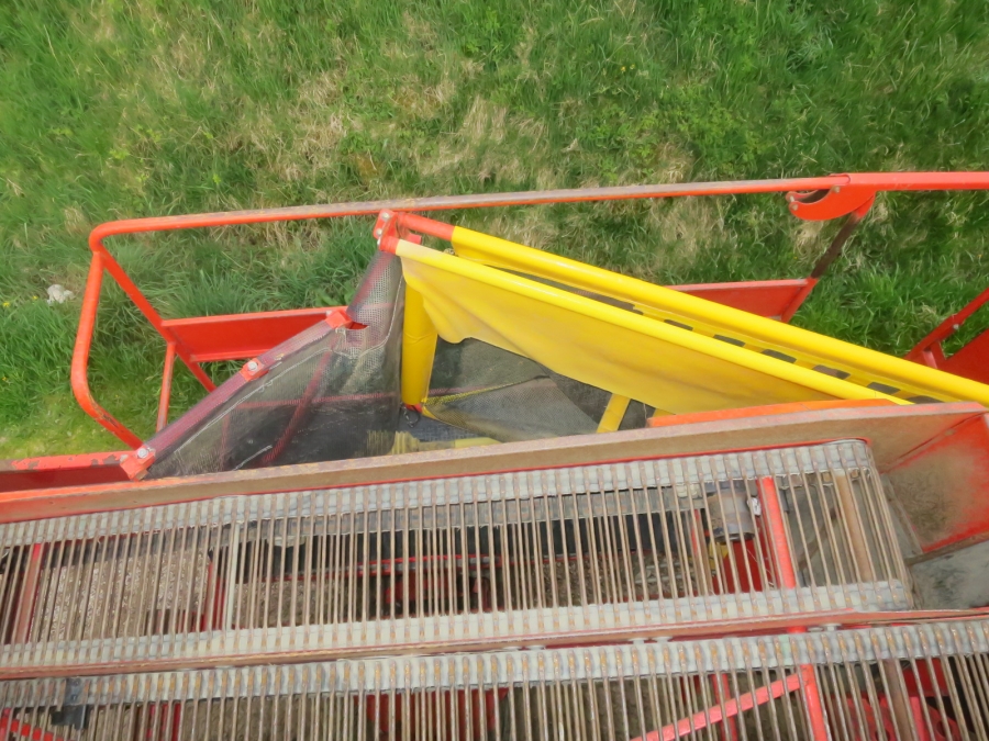 5209 Grimme SE 75-30 potato harvester