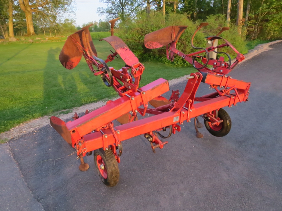 5214 Underhaug 4 row potato ridger