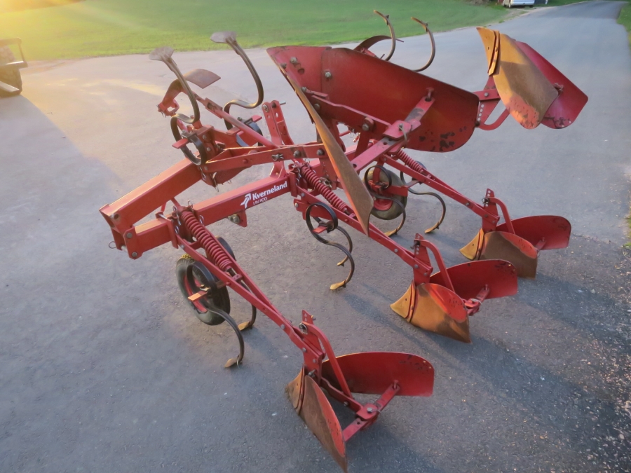 5214 Underhaug 4 row potato ridger