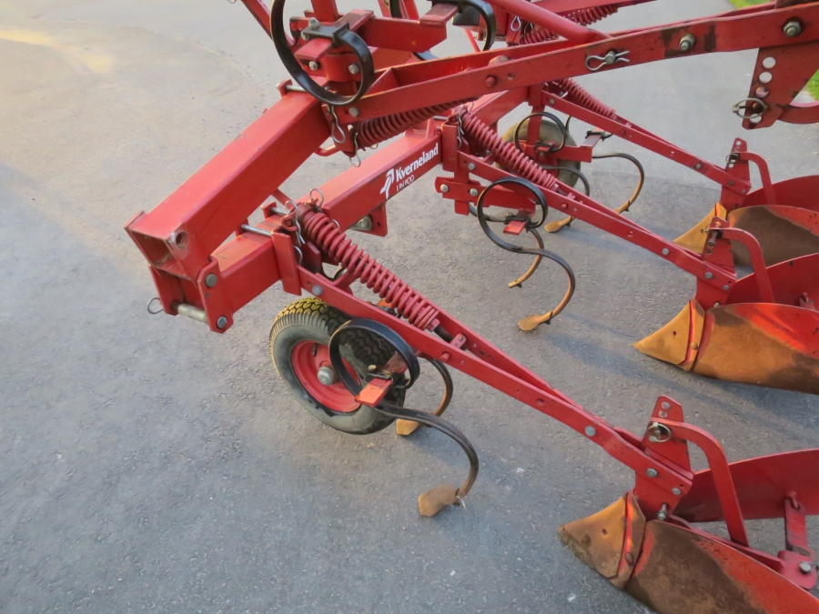 5214 Underhaug 4 row potato ridger