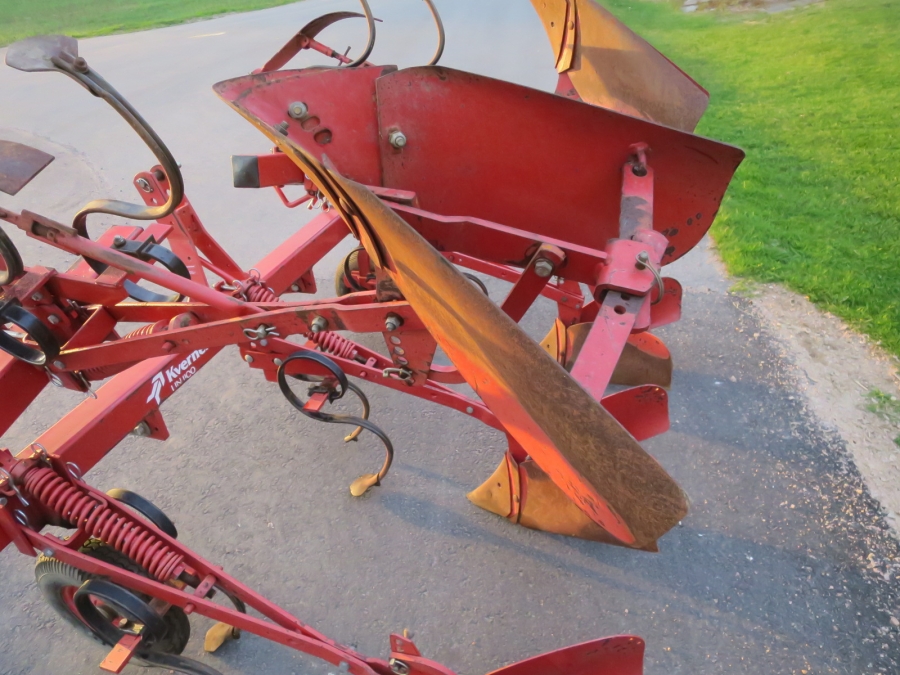 5214 Underhaug 4 row potato ridger