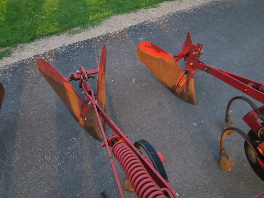 5214 Underhaug 4 row potato ridger