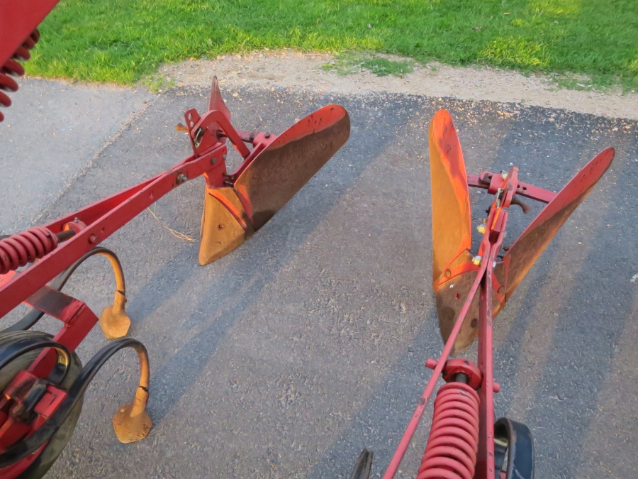 5214 Underhaug 4 row potato ridger