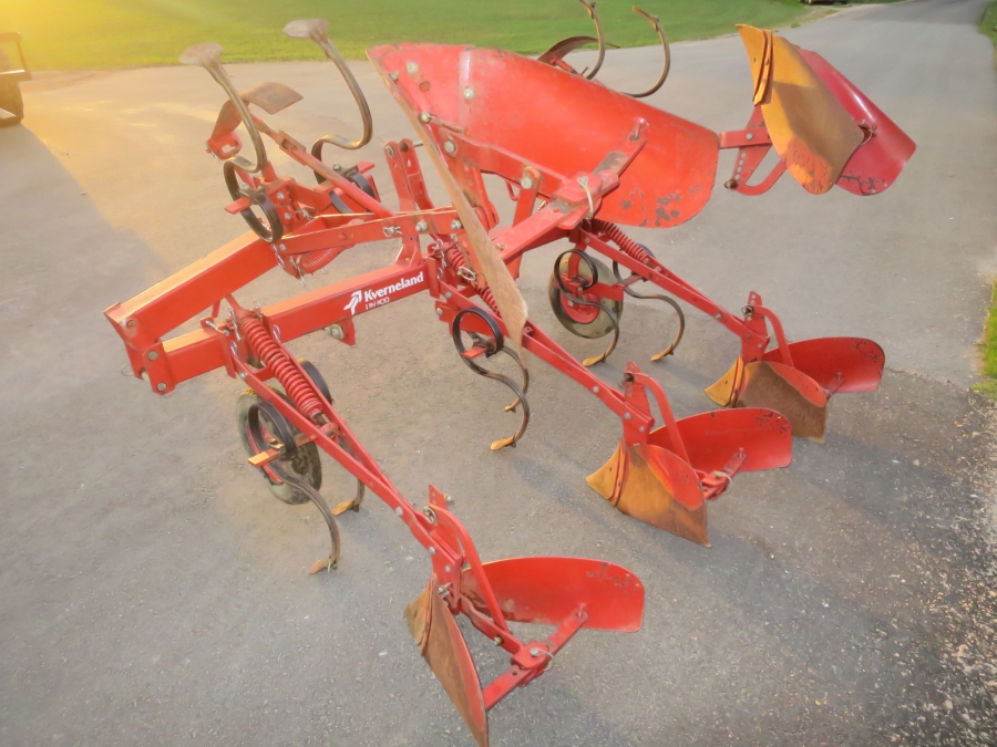 5214 Underhaug 4 row potato ridger