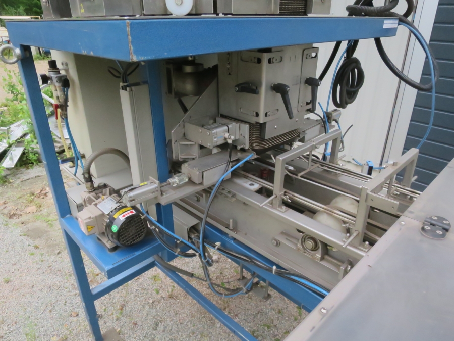 5224 RGD Mape flow pack with Upmatic tray feeder