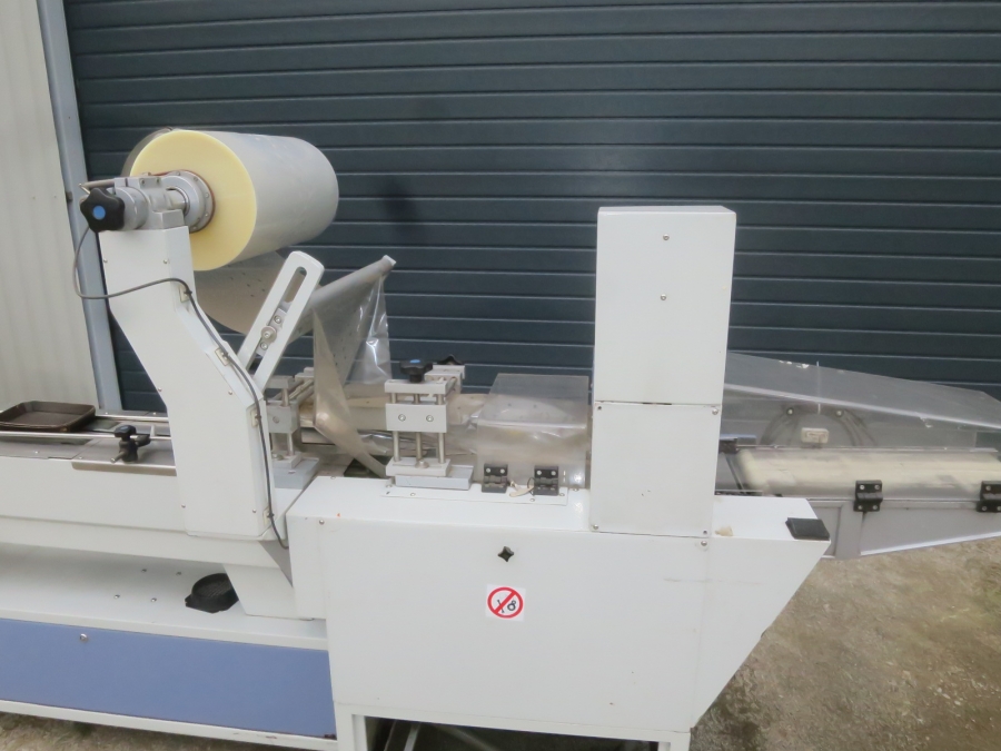 5224 RGD Mape flow pack with Upmatic tray feeder