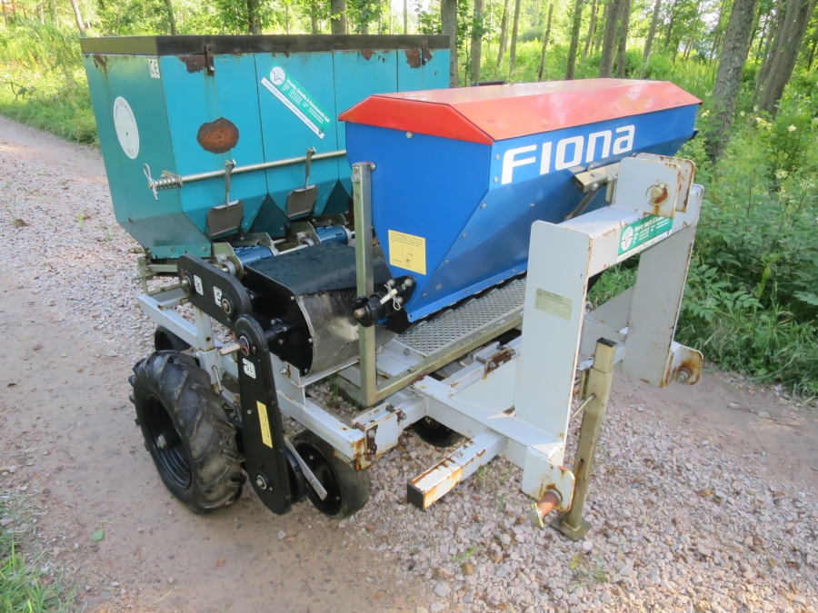 5230 Haarby onion planter 3 row