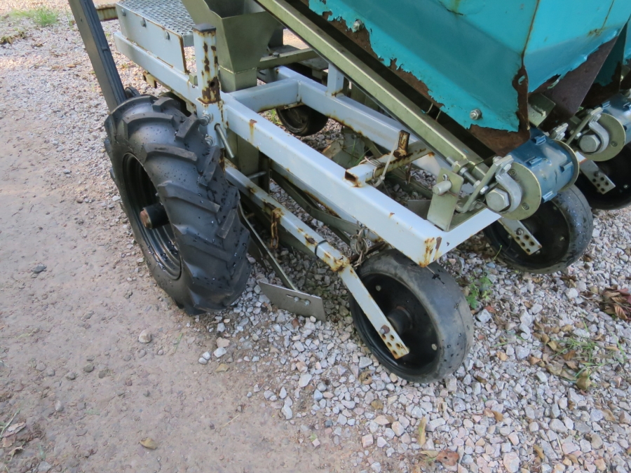 5230 Haarby onion planter 3 row
