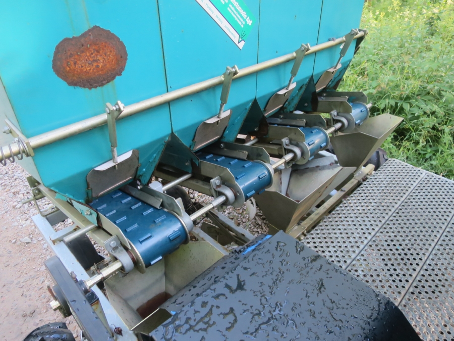 5230 Haarby onion planter 3 row