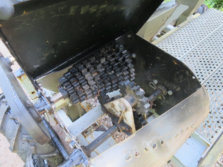 5230 Haarby onion planter 3 row