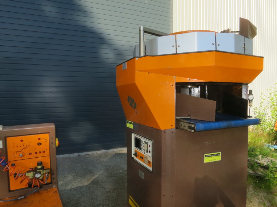 5235 Daumar weigher and Xarpa net clipper