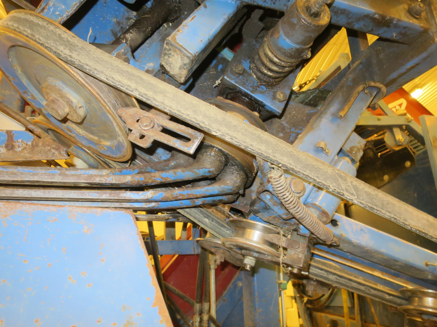 5277 Asa-Lift carrot harvester with bunker