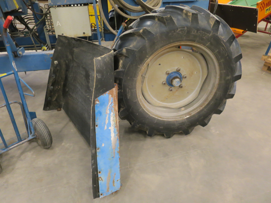 5277 Asa-Lift carrot harvester with bunker