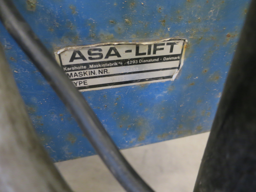 5277 Asa-Lift carrot harvester with bunker