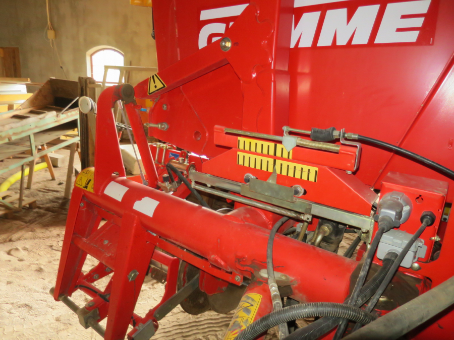5278 Grimme SE75-40 potato harvester