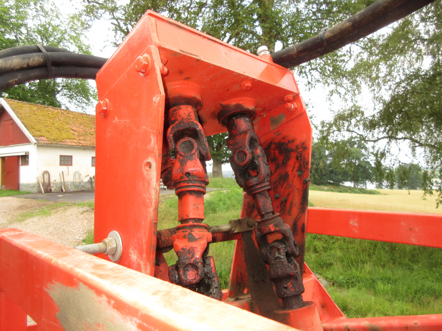 5287 Dewulf GBC carrot harvester with bunker
