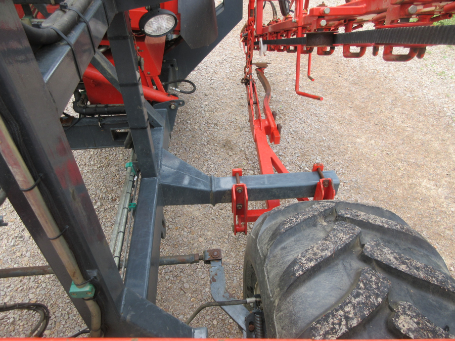 5287 Dewulf GBC carrot harvester with bunker