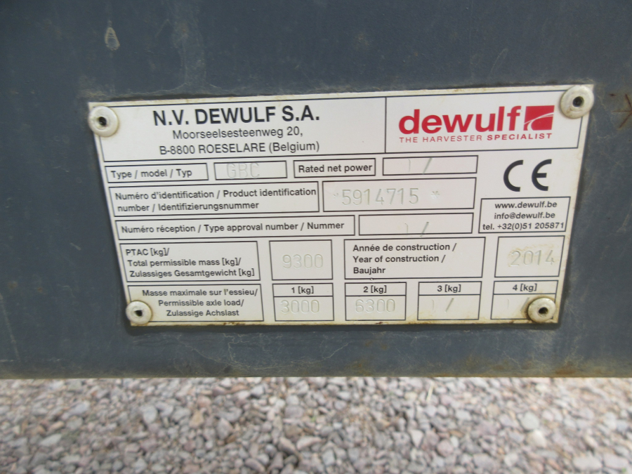 5287 Dewulf GBC carrot harvester with bunker