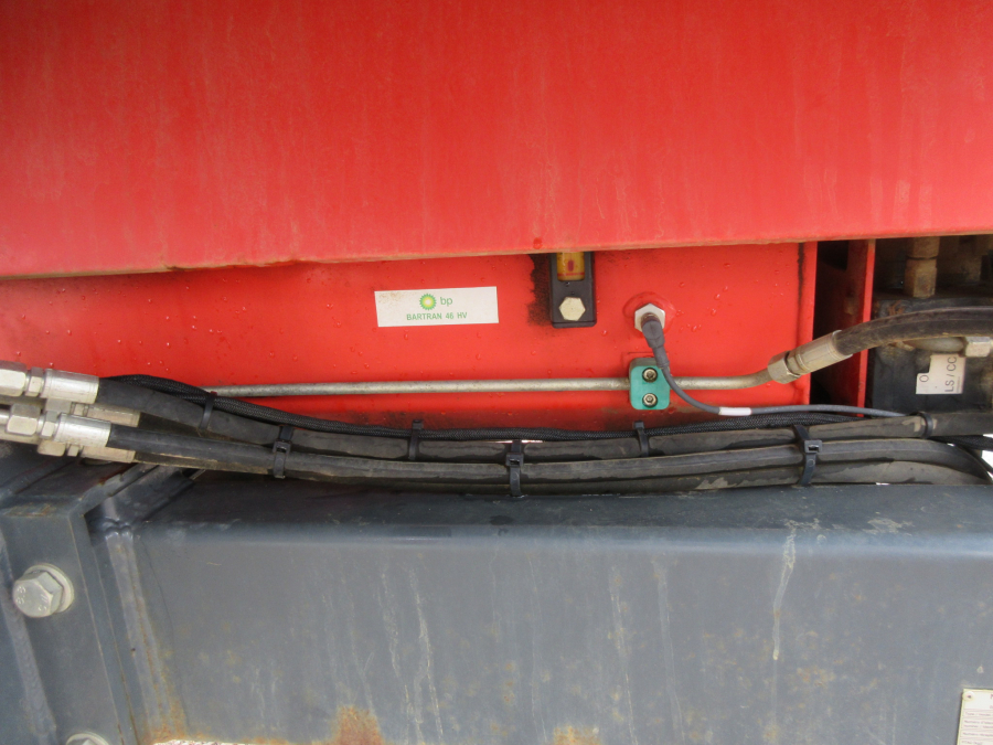 5287 Dewulf GBC carrot harvester with bunker