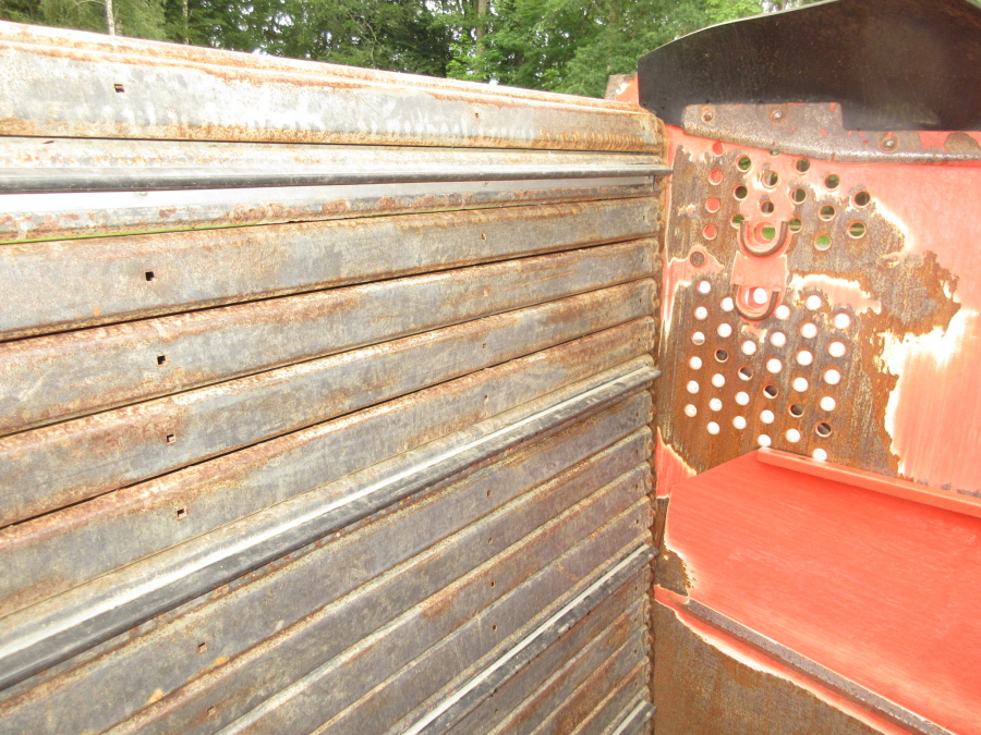 5287 Dewulf GBC carrot harvester with bunker